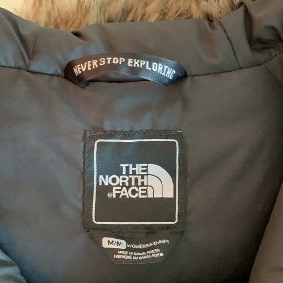 North Face women’s parka with faux fur hood. - Picture 4 of 10